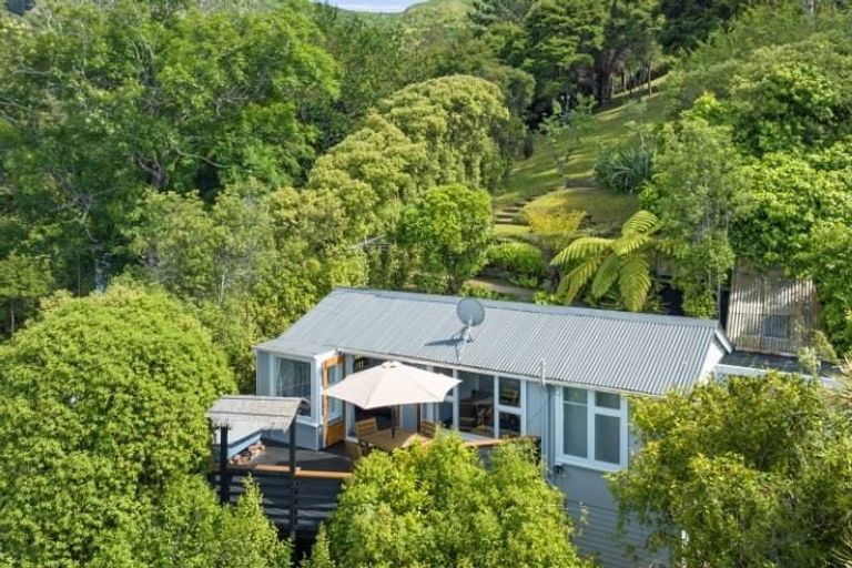 Photo of property in 1091 Dyers Pass Road, Governors Bay, Lyttelton, 8971