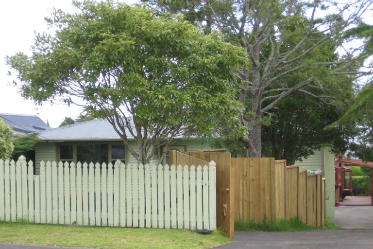 Photo of property in 2/276 Rangatira Road, Beach Haven, Auckland, 0626