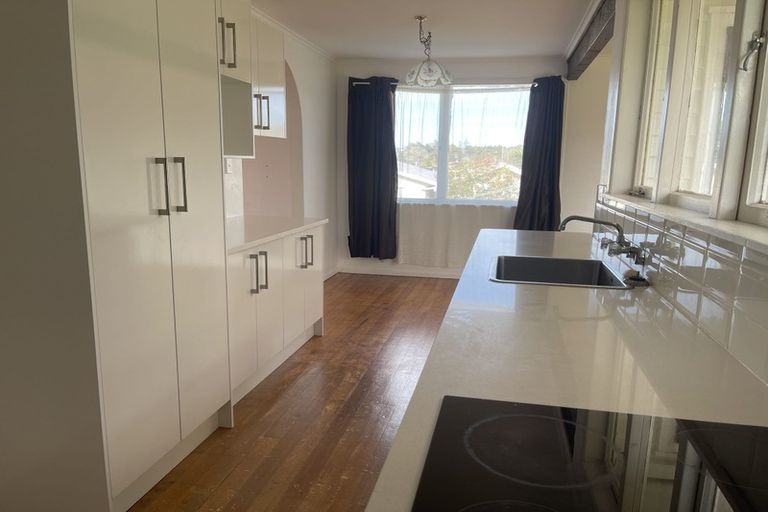 Photo of property in 20 Trojan Crescent, New Lynn, Auckland, 0600