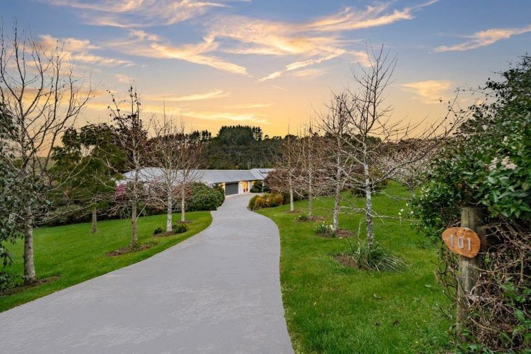 Photo of property in 101 Mount Albion Rise, Taupaki, Henderson, 0782