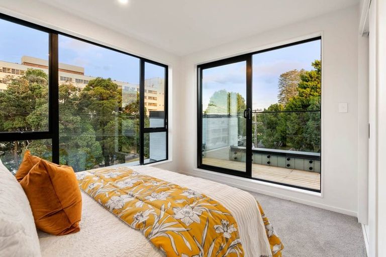 Photo of property in 27 Claude Road, Hillpark, Auckland, 2102