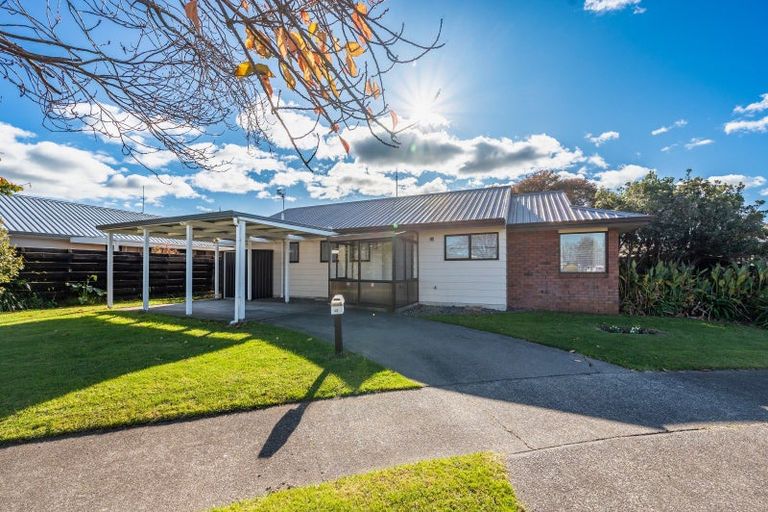 Photo of property in 42 Whiting Crescent, Greenmeadows, Napier, 4112