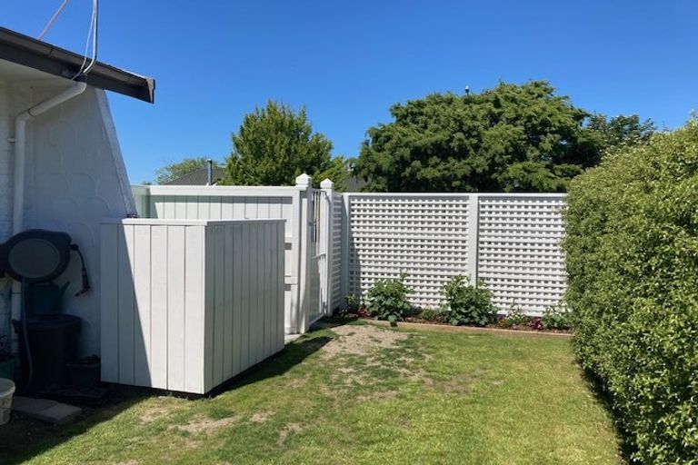 Photo of property in 2/98 Merrin Street, Avonhead, Christchurch, 8042