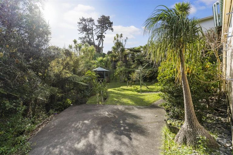 Photo of property in 1/76 Woodlands Crescent, Browns Bay, Auckland, 0630
