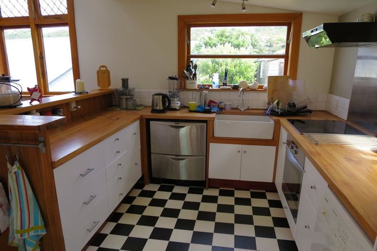 Photo of property in 12 Dee Street, Island Bay, Wellington, 6023