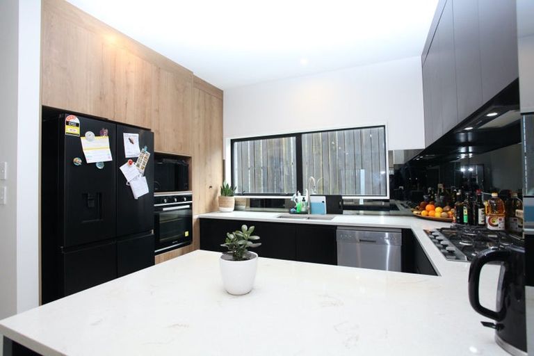 Photo of property in 10b Kurnell Drive, Botany Downs, Auckland, 2010