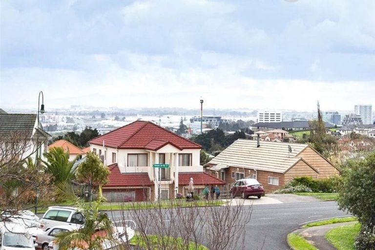 Photo of property in 16 Astelia Place, Goodwood Heights, Auckland, 2105