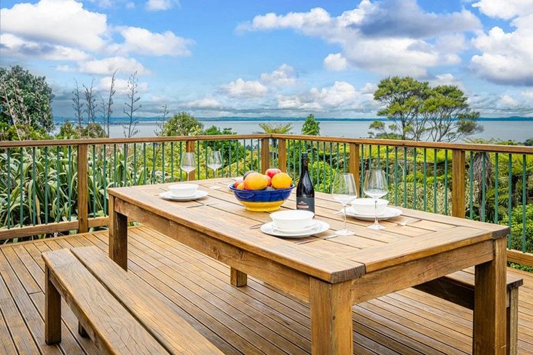 Photo of property in 76 Victory Road, Laingholm, Auckland, 0604