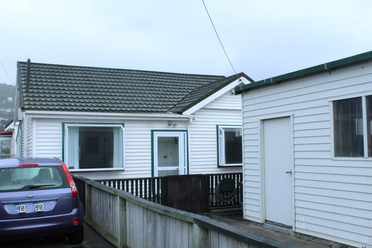 Photo of property in 64 Apu Crescent, Lyall Bay, Wellington, 6022