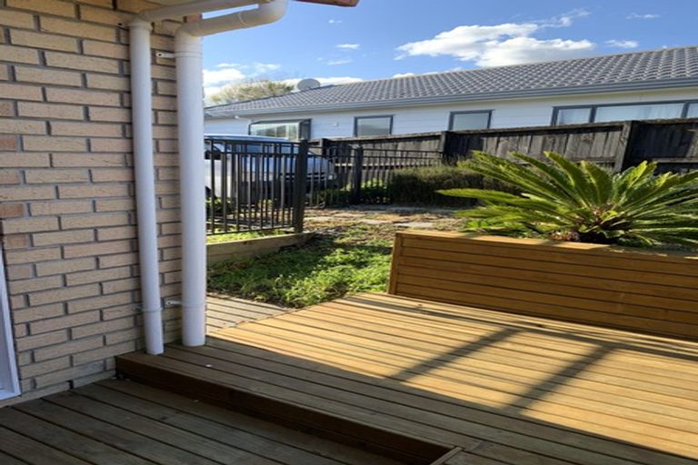 Photo of property in 11 Ali Place, Ranui, Auckland, 0612