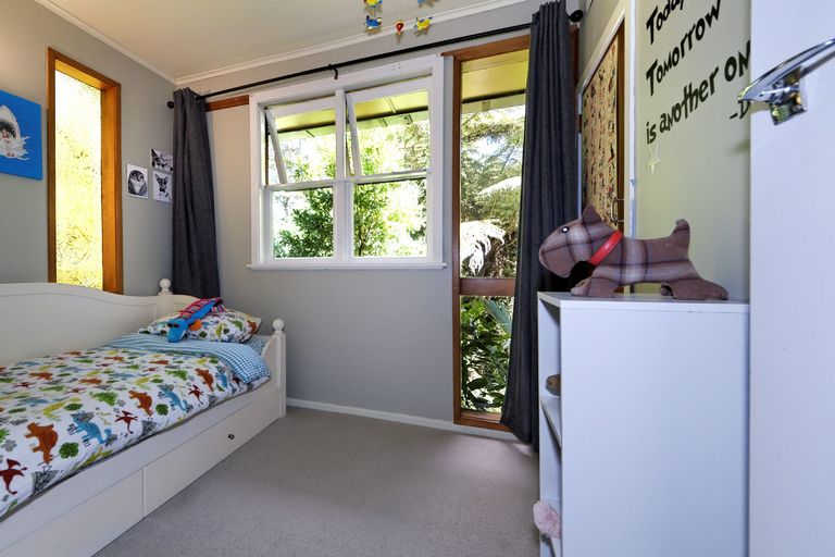 Photo of property in 12 Taraire Road, Titirangi, Auckland, 0604
