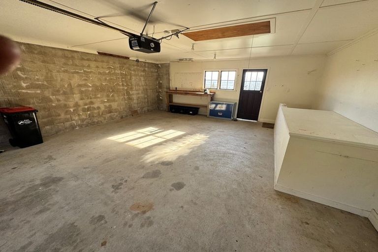 Photo of property in 14 Roslyn Road, Bluff Hill, Napier, 4110