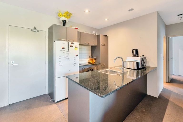 Photo of property in Shoal Haven Apartments, 206a/130 Anzac Street, Takapuna, Auckland, 0622