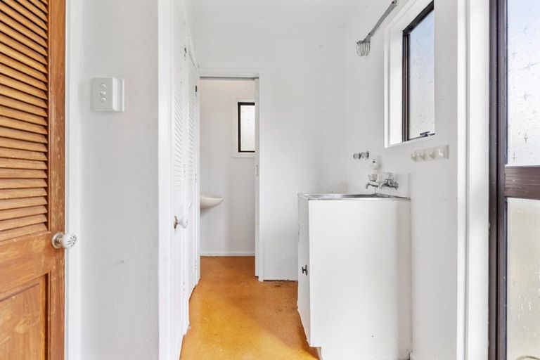 Photo of property in 2/11 Korotaha Terrace, Rothesay Bay, Auckland, 0630