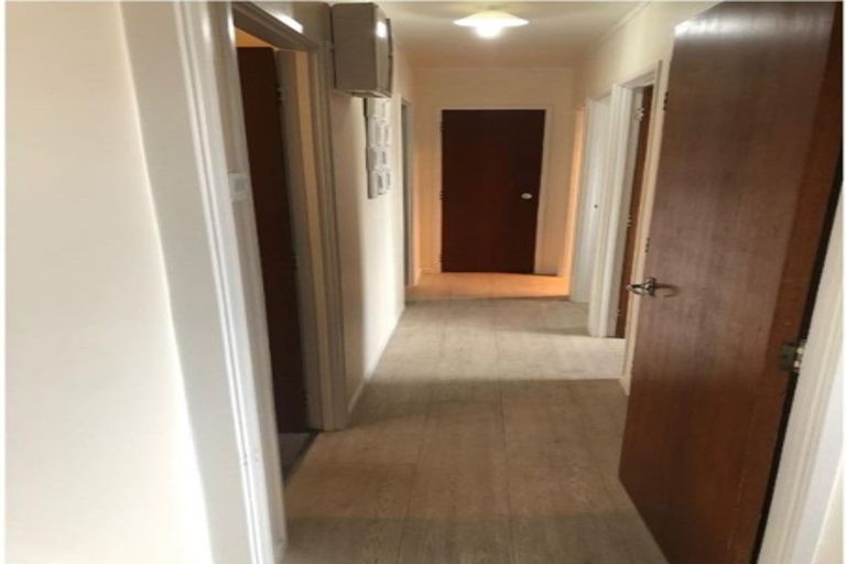 Photo of property in 1/92 Lake Road, Northcote, Auckland, 0627