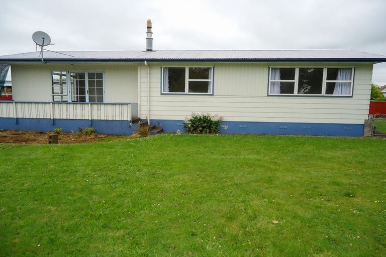 Photo of property in 6 Karaka Street, Inglewood, 4330