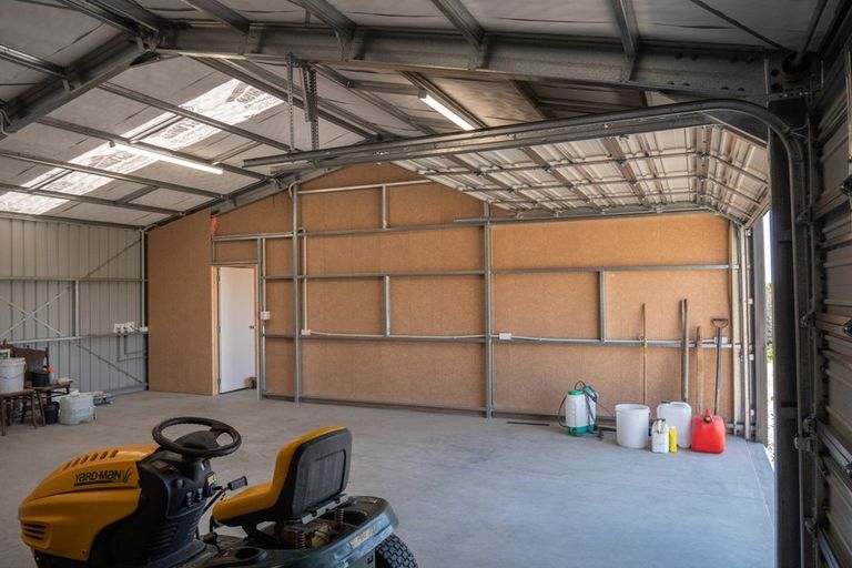 Photo of property in 14 Spicer Road, Cable Bay, 0420