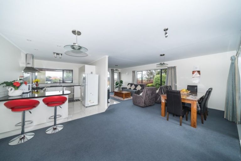 Photo of property in 11 Aspen Way, Kelvin Grove, Palmerston North, 4414