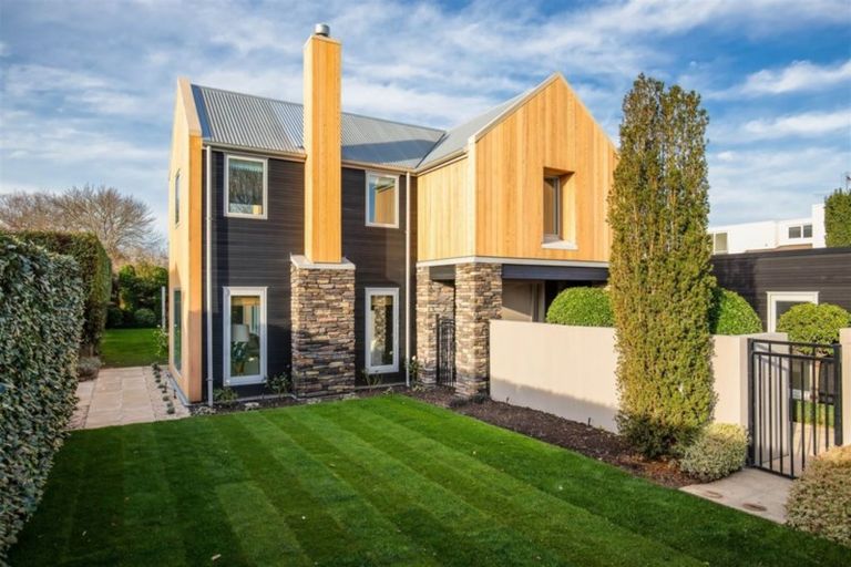 Photo of property in 20 Thornycroft Street, Fendalton, Christchurch, 8052