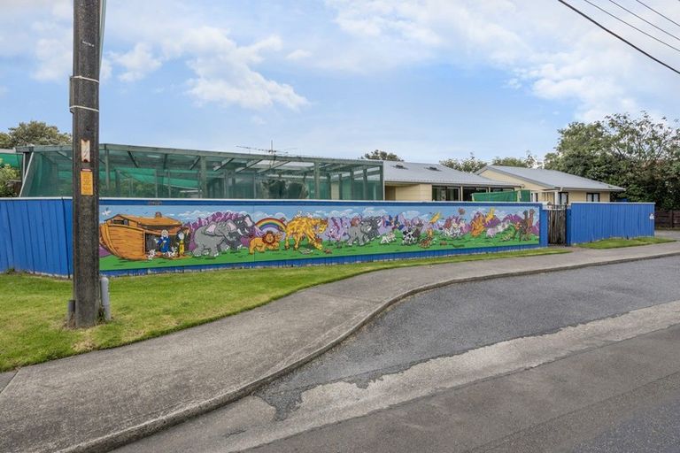 Photo of property in 2 Queens Road, Waikanae Beach, Waikanae, 5036