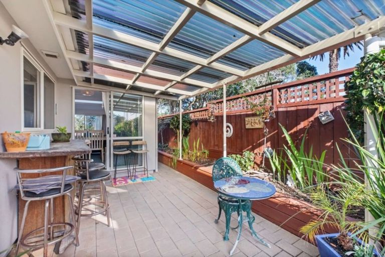 Photo of property in 37 Roys Road, Weymouth, Auckland, 2103