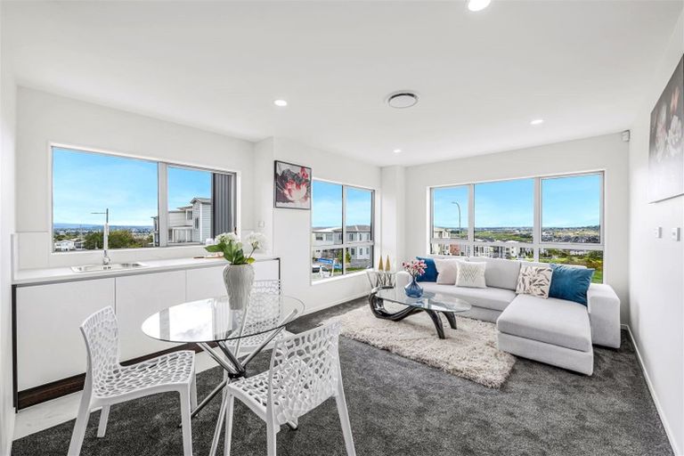 Photo of property in 1 Elevation Street, Flat Bush, Auckland, 2019