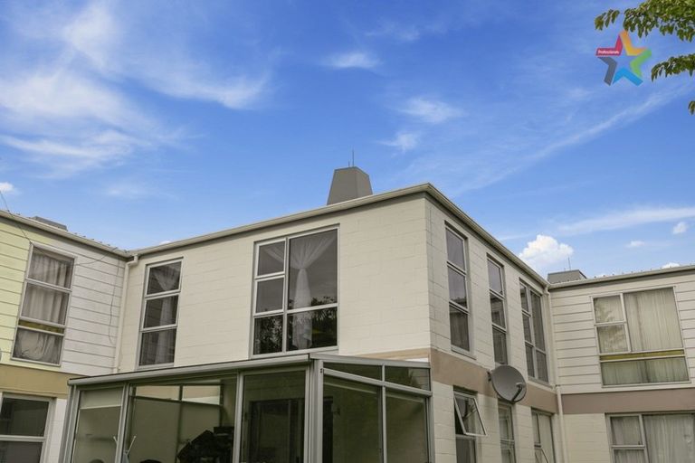 Photo of property in 5/154 Whites Line East, Waiwhetu, Lower Hutt, 5010