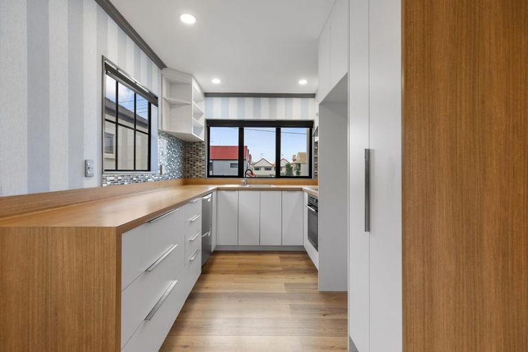 Photo of property in 30a Miro Street, Mount Maunganui, 3116