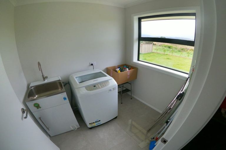 Photo of property in 90 Johnstone Drive, Fitzherbert, Palmerston North, 4410