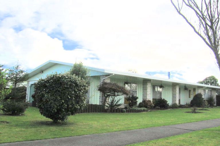 Photo of property in 2 Caroline Drive, Feilding, 4702