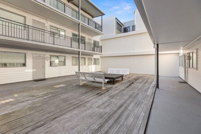 Photo of property in Mooring Apartments, 304/277 Maunganui Road, Mount Maunganui, 3116