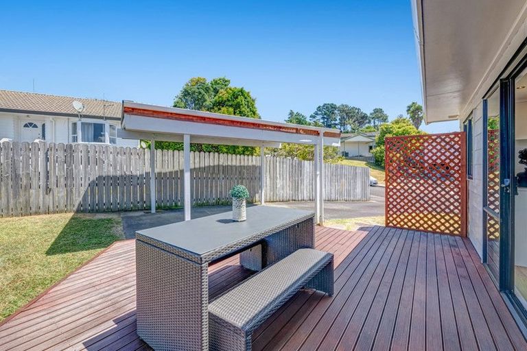 Photo of property in 1/12 Jumento Place, Unsworth Heights, Auckland, 0632