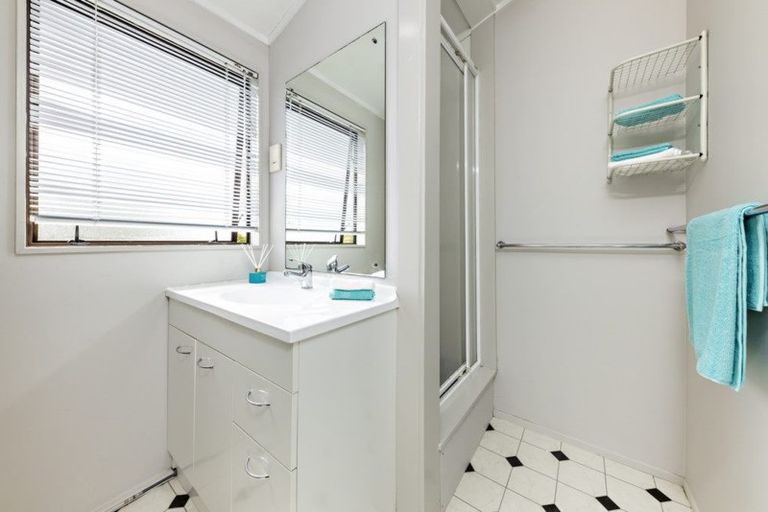 Photo of property in 2/80 Glengarry Road, Glen Eden, Auckland, 0602