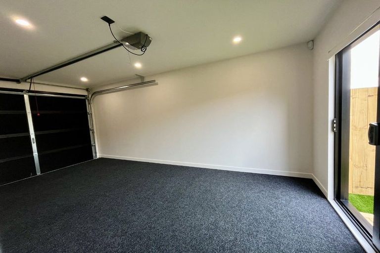 Photo of property in 98d Royal Road, Massey, Auckland, 0614