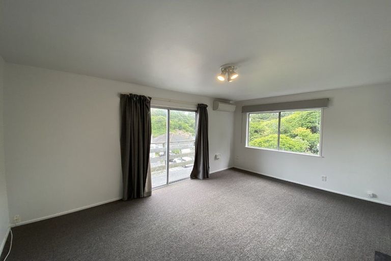 Photo of property in 2/15 Wakely Road, Newlands, Wellington, 6037