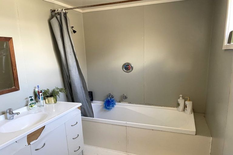 Photo of property in 129 Queen Street, Westport, 7825