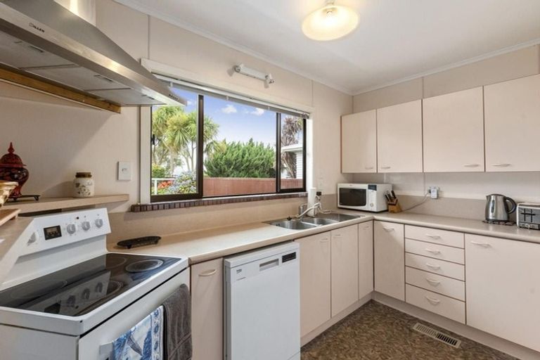 Photo of property in 17 Meadowvale Drive, Levin, 5510