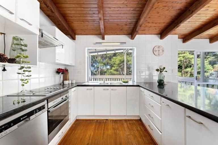 Photo of property in 28 Emlyn Place, Torbay, Auckland, 0630