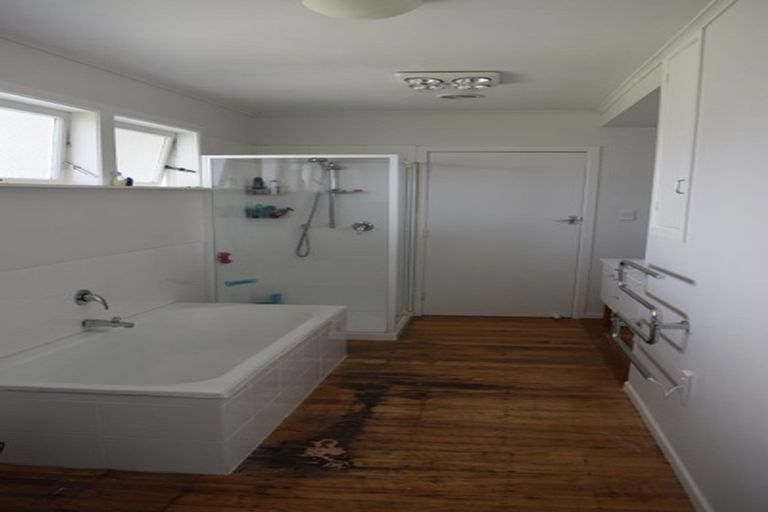 Photo of property in 11 Beulah Avenue, Rothesay Bay, Auckland, 0630