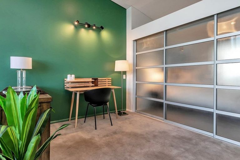Photo of property in Shed 20 Princes Wharf Apartments, 48a/139 Quay Street, Auckland Central, Auckland, 1010