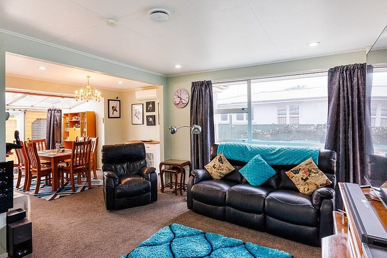 Photo of property in 43 Benmore Avenue, Cloverlea, Palmerston North, 4412