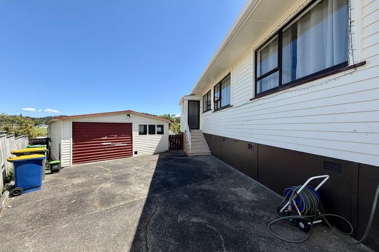 Photo of property in 55 La Rosa Street, Green Bay, Auckland, 0604