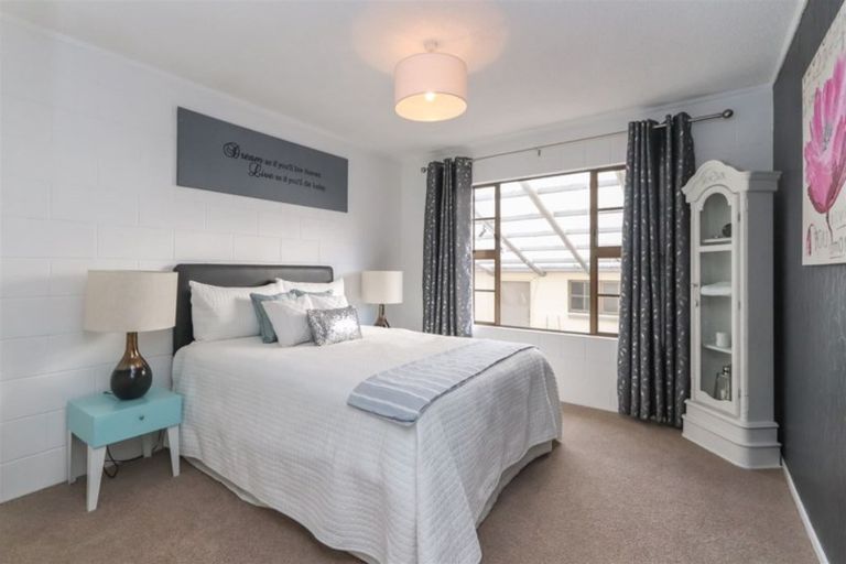 Photo of property in 9 Kauri Street, Inglewood, 4330