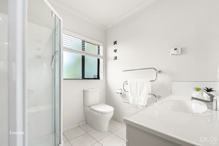 Photo of property in 20 Garrett Place, Riverstone Terraces, Upper Hutt, 5018