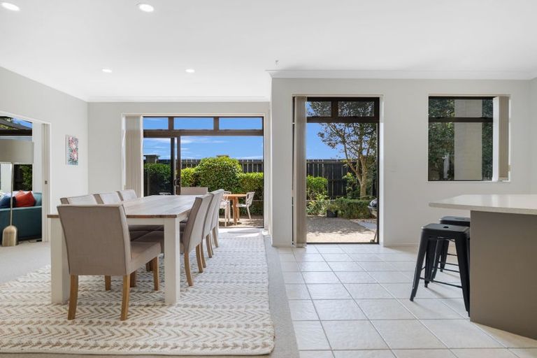 Photo of property in 2 Four Oaks Place, Pukekohe, 2120