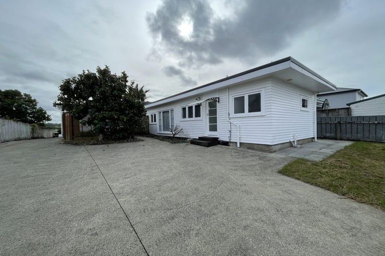 Photo of property in 18 River Road, Te Atatu Peninsula, Auckland, 0610