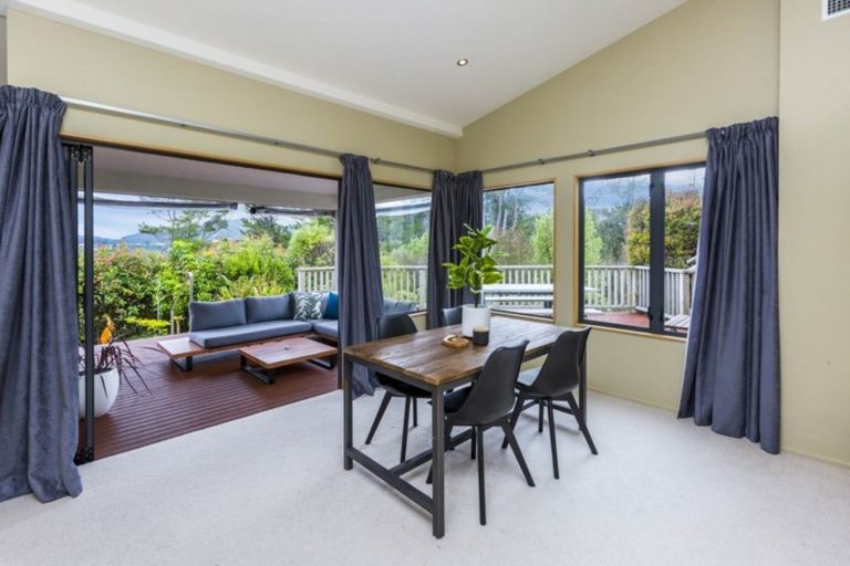 Photo of property in 22 Mount Marua Way, Timberlea, Upper Hutt, 5018
