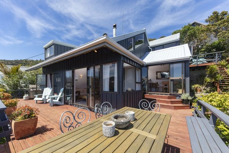 Photo of property in 46 Rayner Road, Piha, New Lynn, 0772