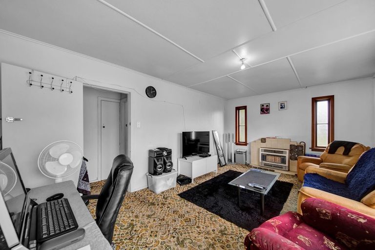 Photo of property in 16 Grey Street, Hawera, 4610