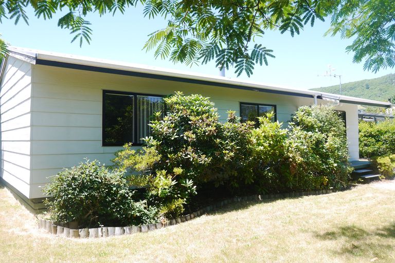 Photo of property in 8 Susan Lane, Kinloch, Taupo, 3377
